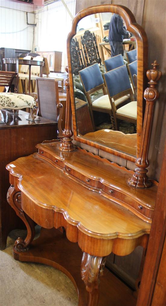 Victorian mahogany dressing table
